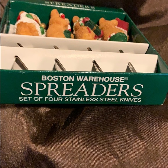 2 sets Christmas knife Boston Warehouse spreaders - Picture 4 of 5